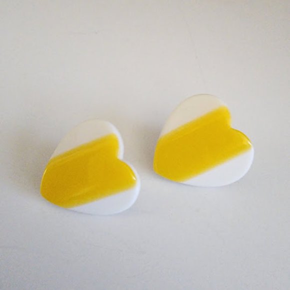 Retro Yellow & White Heart Earrings - Picture 4 of 4